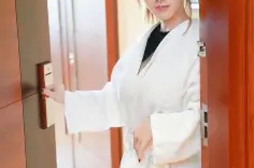 知名男星曝港圈潜规则！被男富豪开价1500万包养遭女星睡衣诱惑