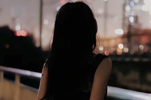某顶流明星深夜被拍与神秘女子共进晚餐疑似新恋情曝光！