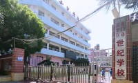 厦门女教师给领导撑伞事件再曝猛料：男女非父女关系视频发布者发声职场潜规则公然上演”